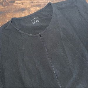 Jaanuu Women's 1X Solid Black Zip Pockets Medical Scrub Top‎